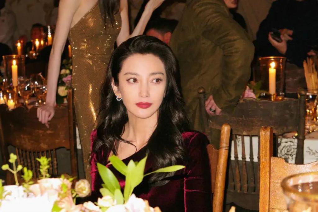 95花、85花，谁更能撑住场子，时装周走一圈就知道了！