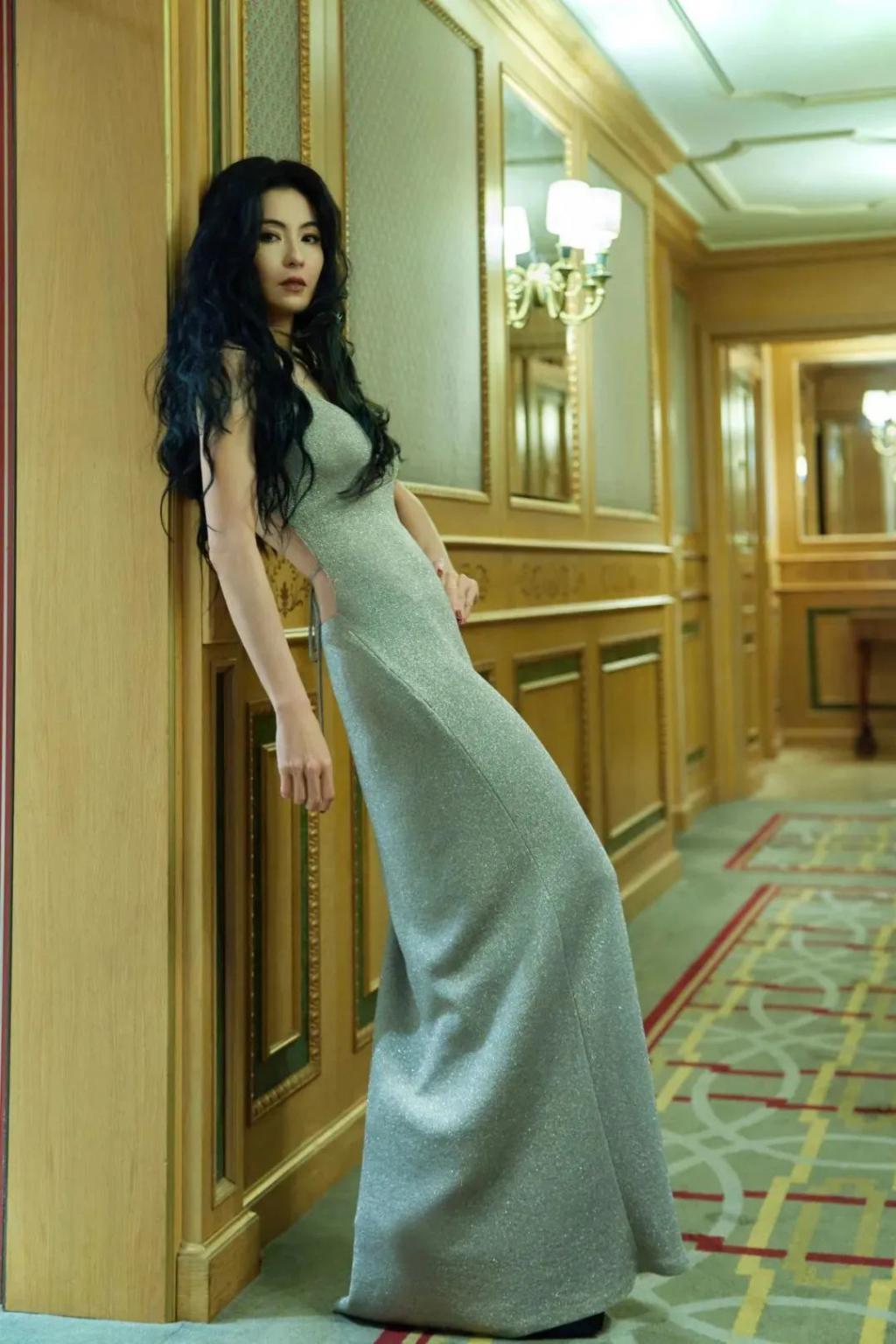 95花、85花，谁更能撑住场子，时装周走一圈就知道了！