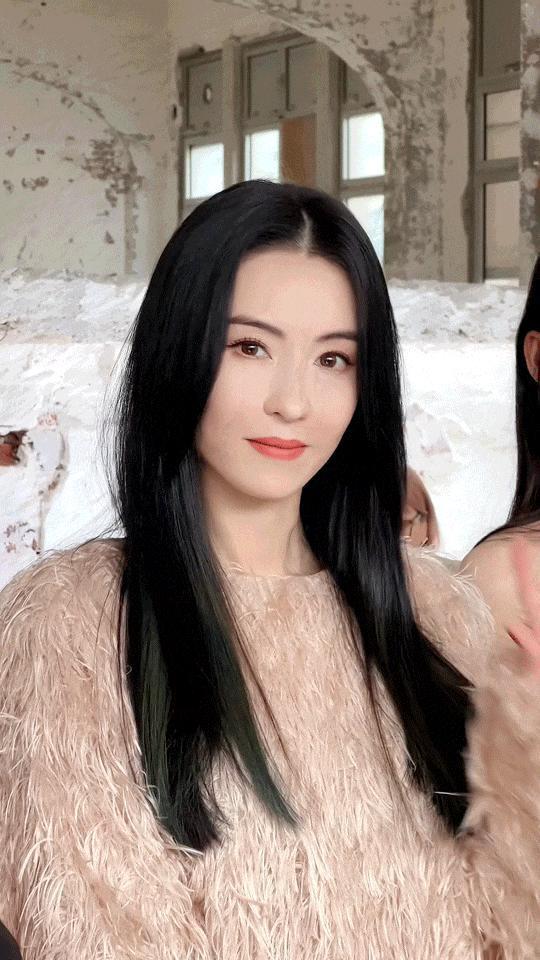 95花、85花，谁更能撑住场子，时装周走一圈就知道了！