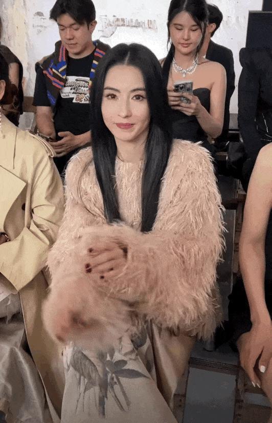 95花、85花，谁更能撑住场子，时装周走一圈就知道了！