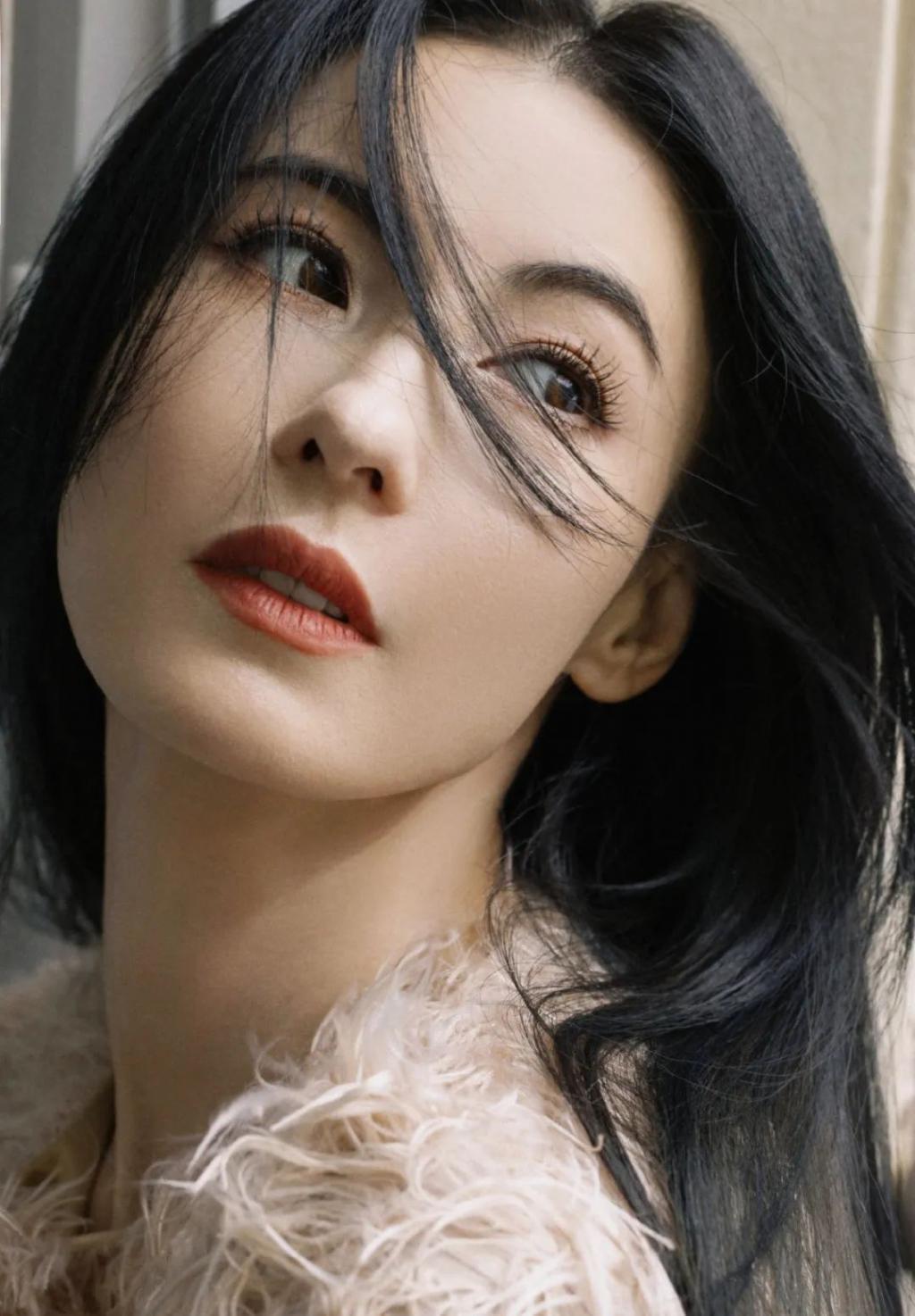 95花、85花，谁更能撑住场子，时装周走一圈就知道了！