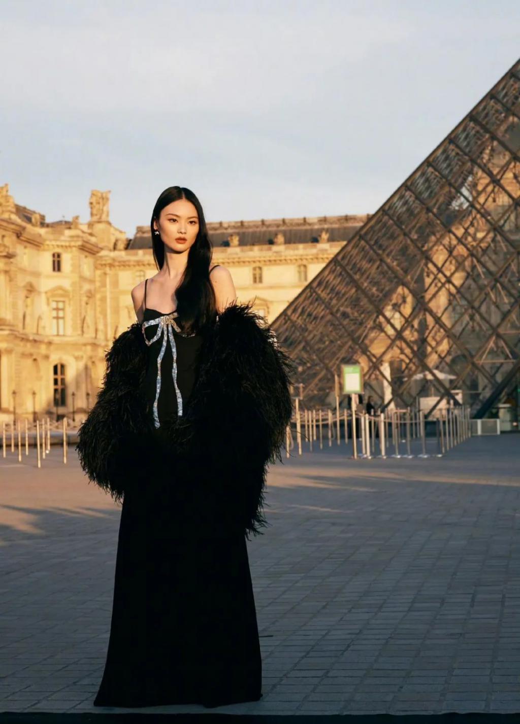 95花、85花，谁更能撑住场子，时装周走一圈就知道了！