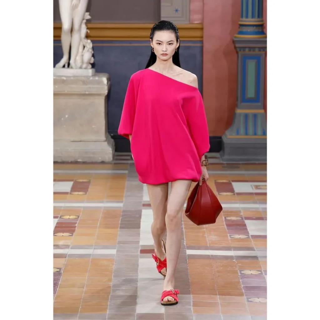 95花、85花，谁更能撑住场子，时装周走一圈就知道了！