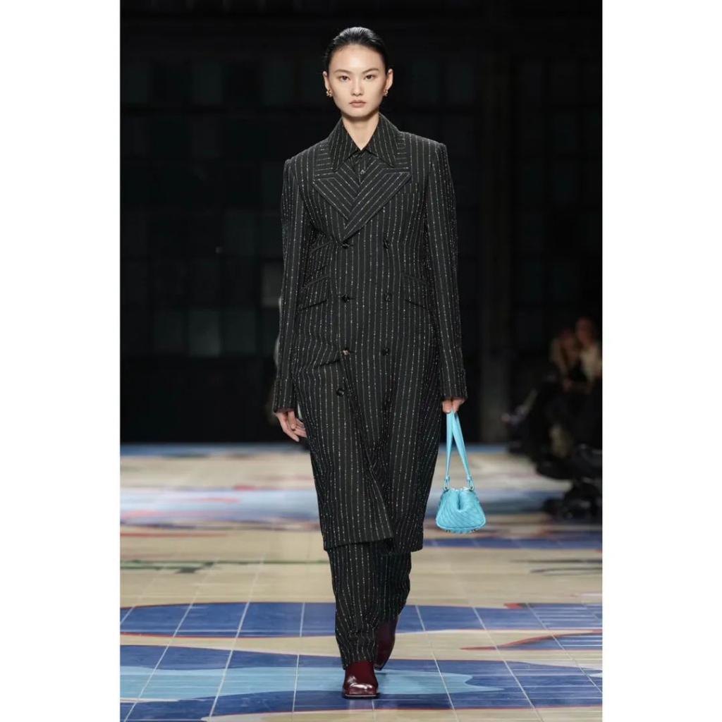 95花、85花，谁更能撑住场子，时装周走一圈就知道了！