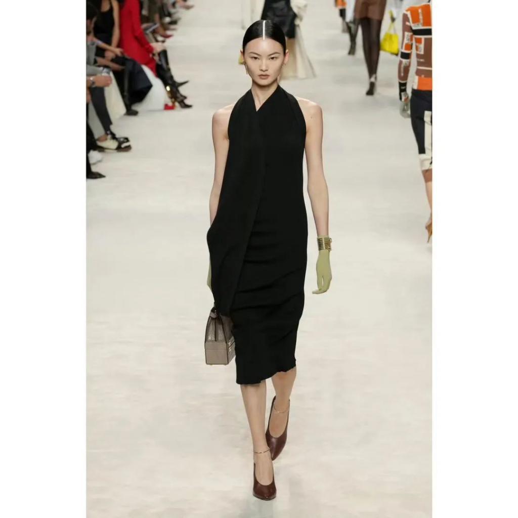 95花、85花，谁更能撑住场子，时装周走一圈就知道了！