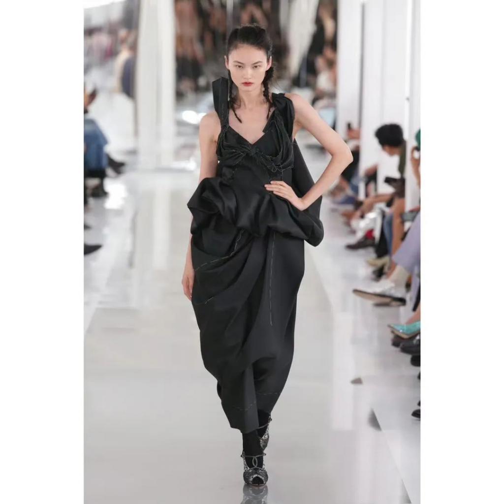 95花、85花，谁更能撑住场子，时装周走一圈就知道了！