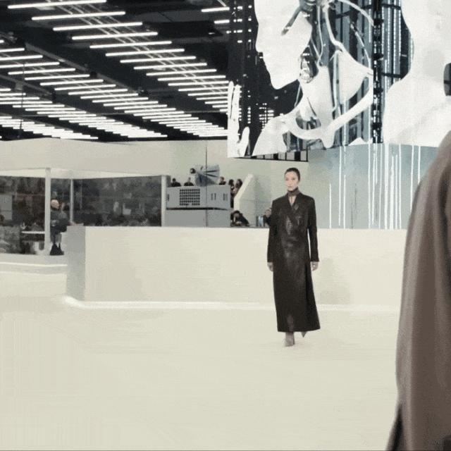 95花、85花，谁更能撑住场子，时装周走一圈就知道了！