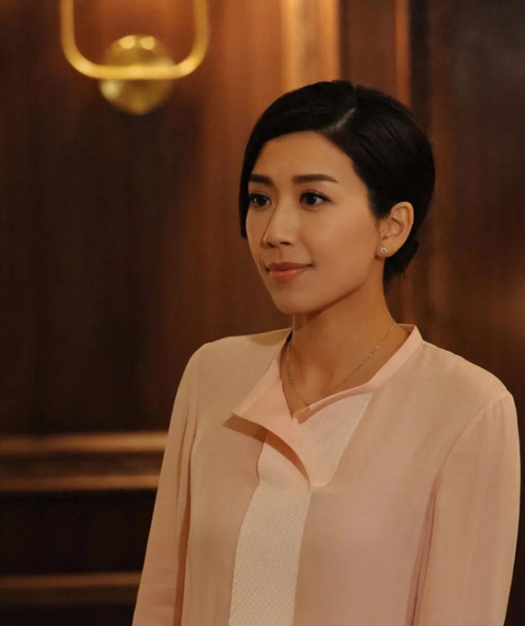 40岁知名女星官宣结婚！老公身份曝光，相恋超10年已同居