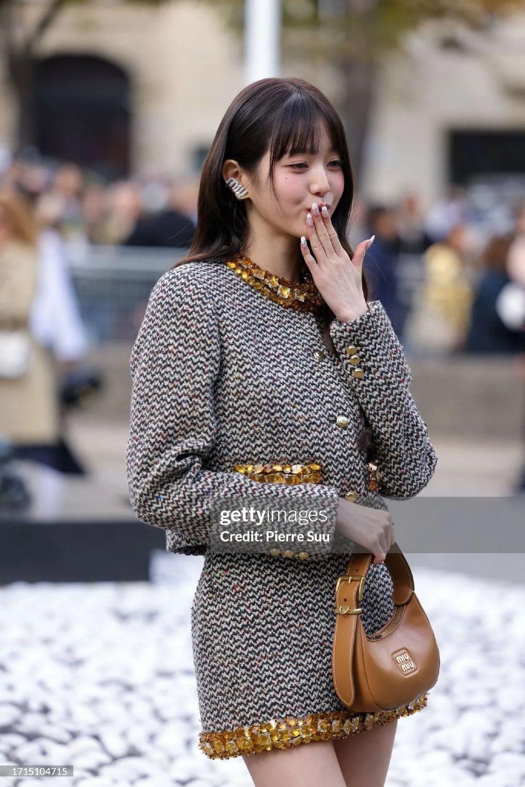 出席活动被指油腻显老？网友对女爱豆真的好严格