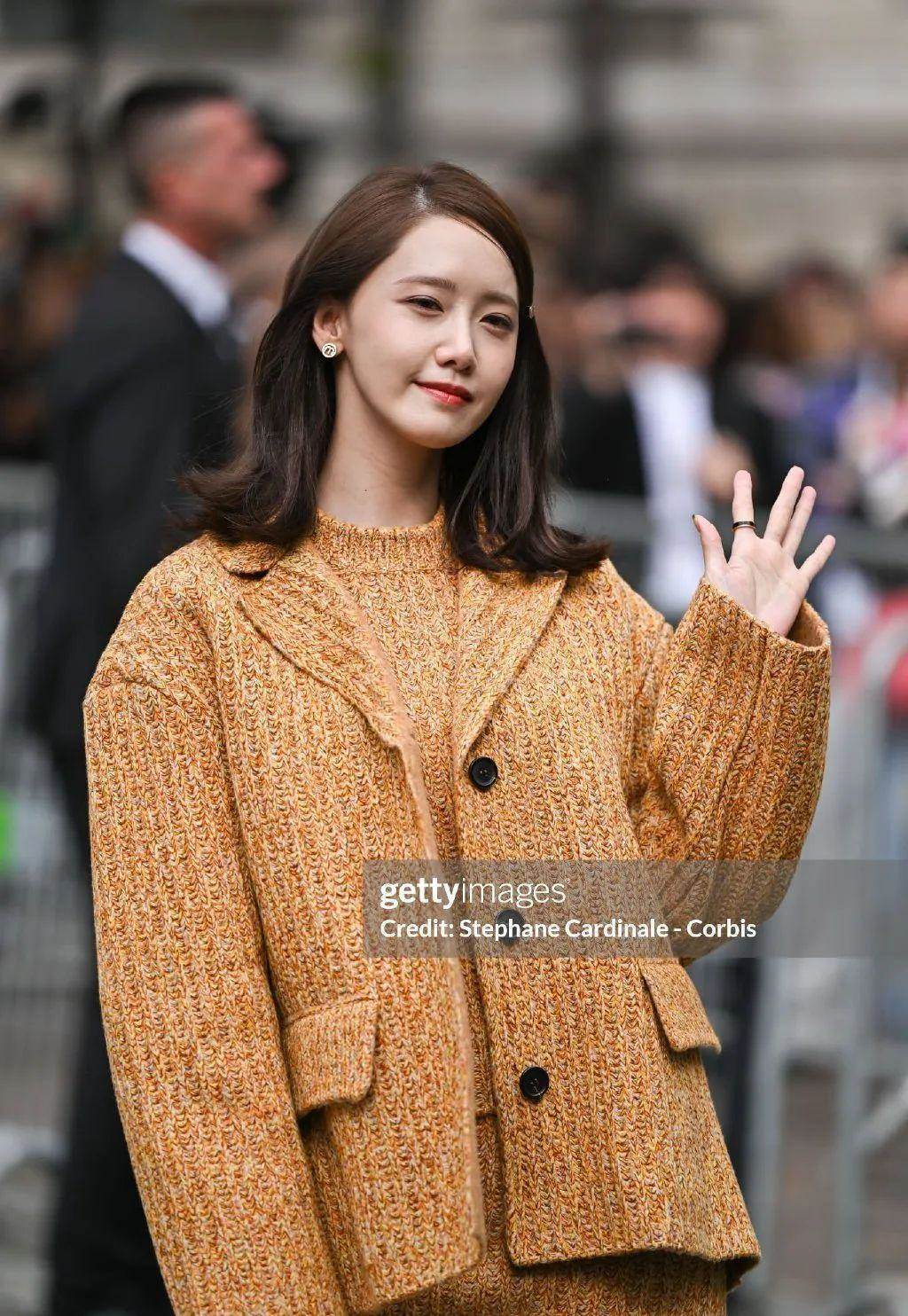 出席活动被指油腻显老？网友对女爱豆真的好严格