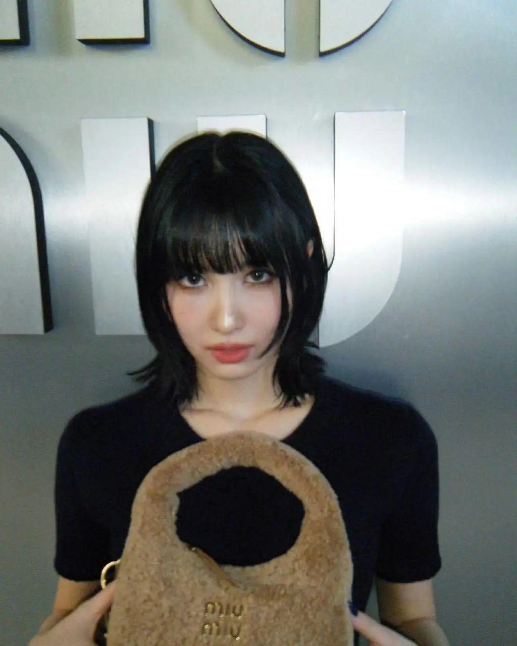 出席活动被指油腻显老？网友对女爱豆真的好严格