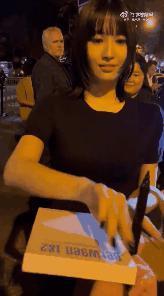 出席活动被指油腻显老？网友对女爱豆真的好严格