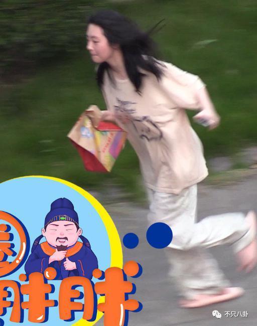 不仅恋爱还把女友锁别墅？这下都在担心他还能不能红了！