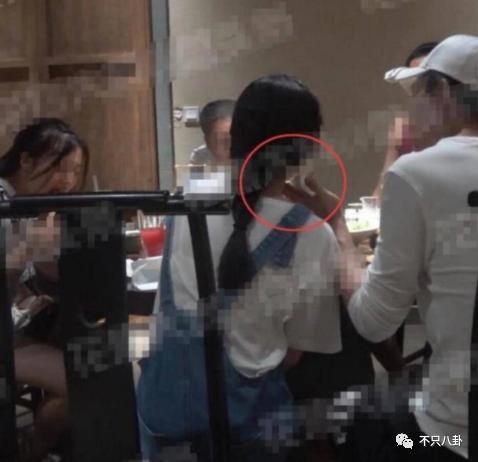 不仅恋爱还把女友锁别墅？这下都在担心他还能不能红了！