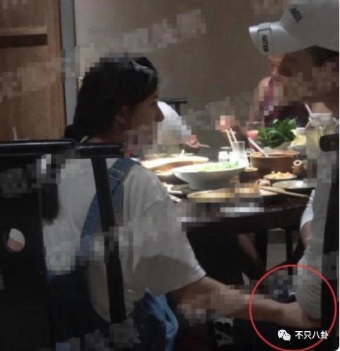 不仅恋爱还把女友锁别墅？这下都在担心他还能不能红了！
