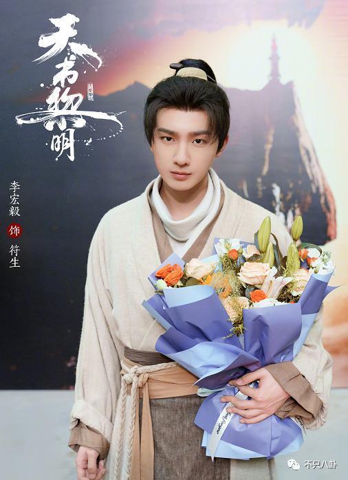 不仅恋爱还把女友锁别墅？这下都在担心他还能不能红了！
