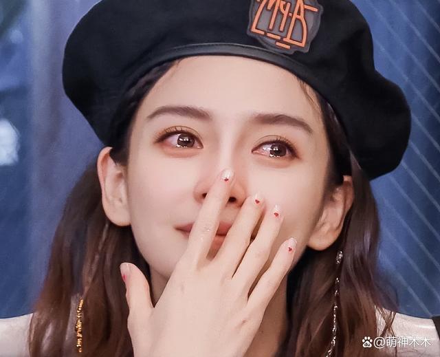 杨颖将缺席《奔跑吧》录制，称是因工作安排冲突，被质疑避风头