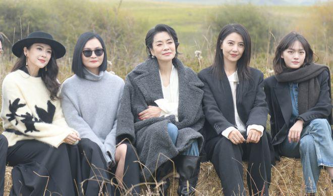 章子怡高圆圆罕见同框，两人同岁状态差距明显