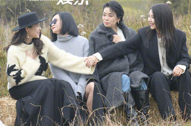 章子怡高圆圆罕见同框，两人同岁状态差距明显