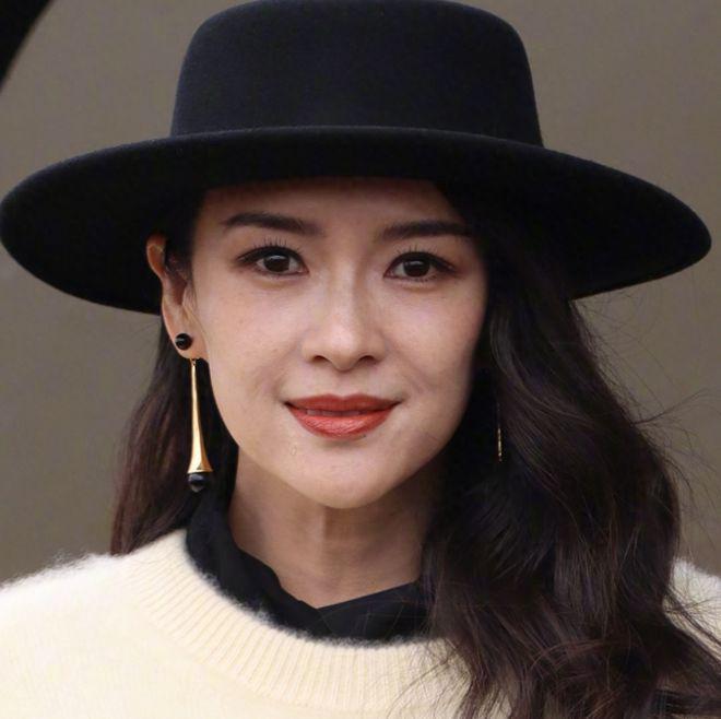 章子怡高圆圆罕见同框，两人同岁状态差距明显