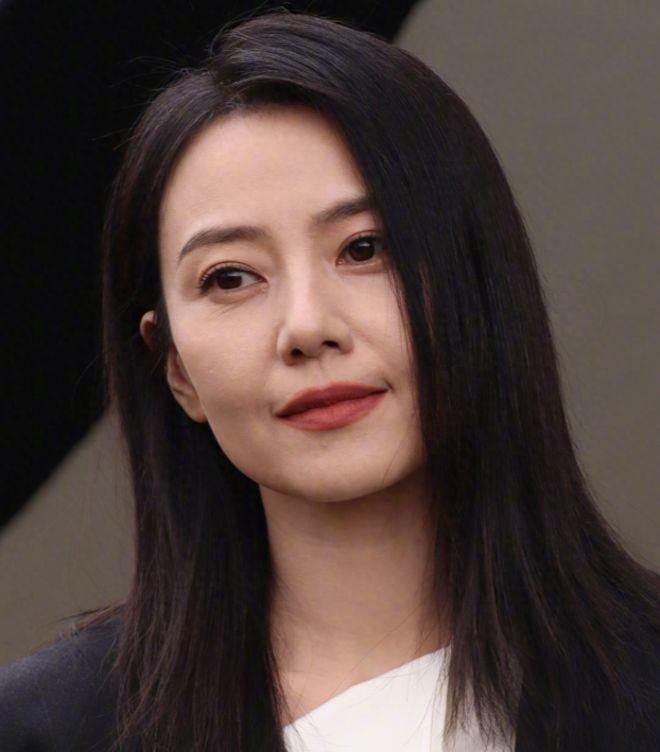 章子怡高圆圆罕见同框，两人同岁状态差距明显