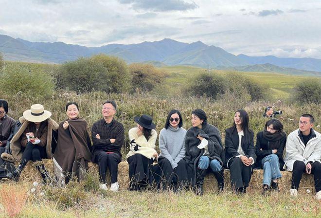 章子怡高圆圆罕见同框，两人同岁状态差距明显