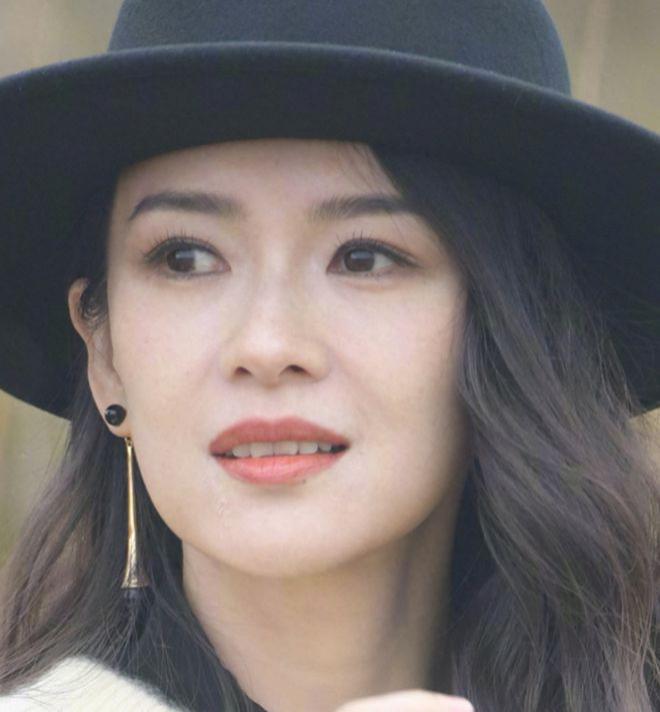 章子怡高圆圆罕见同框，两人同岁状态差距明显