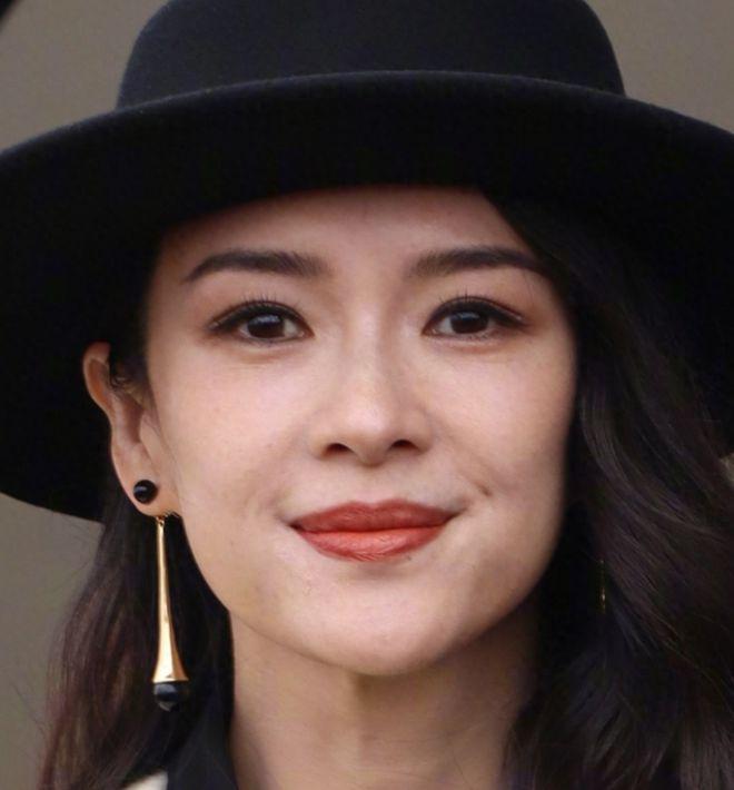 章子怡高圆圆罕见同框，两人同岁状态差距明显