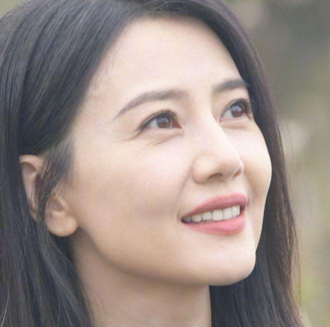 章子怡高圆圆罕见同框，两人同岁状态差距明显