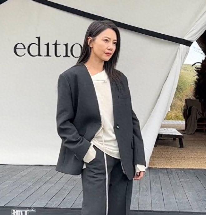 章子怡高圆圆罕见同框，两人同岁状态差距明显