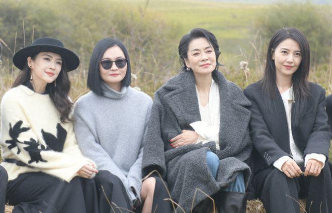 章子怡高圆圆罕见同框，两人同岁状态差距明显