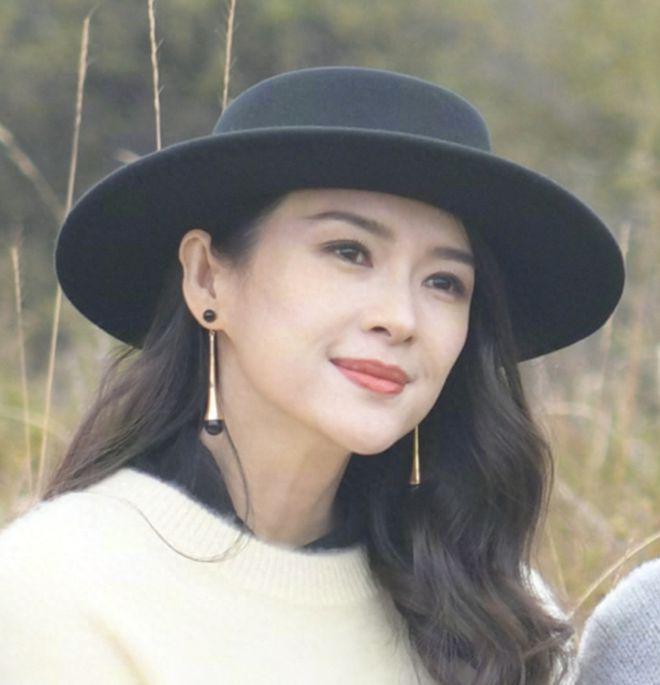 章子怡高圆圆罕见同框，两人同岁状态差距明显