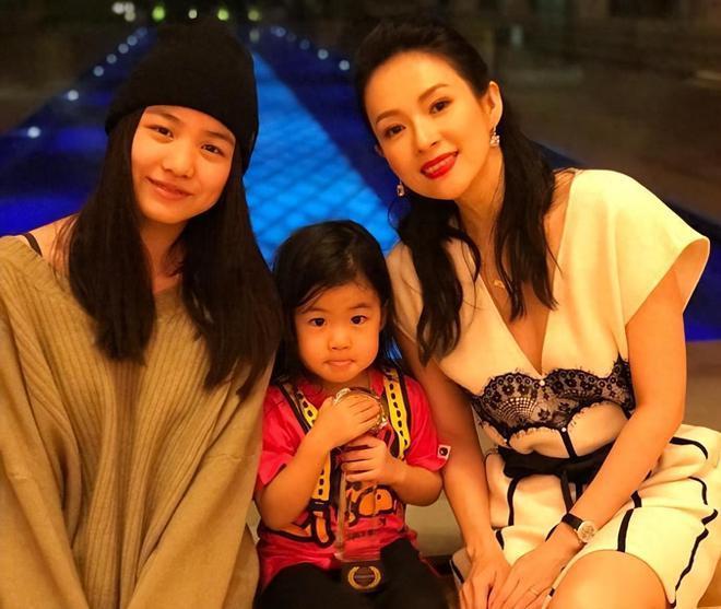 章子怡高圆圆罕见同框，两人同岁状态差距明显