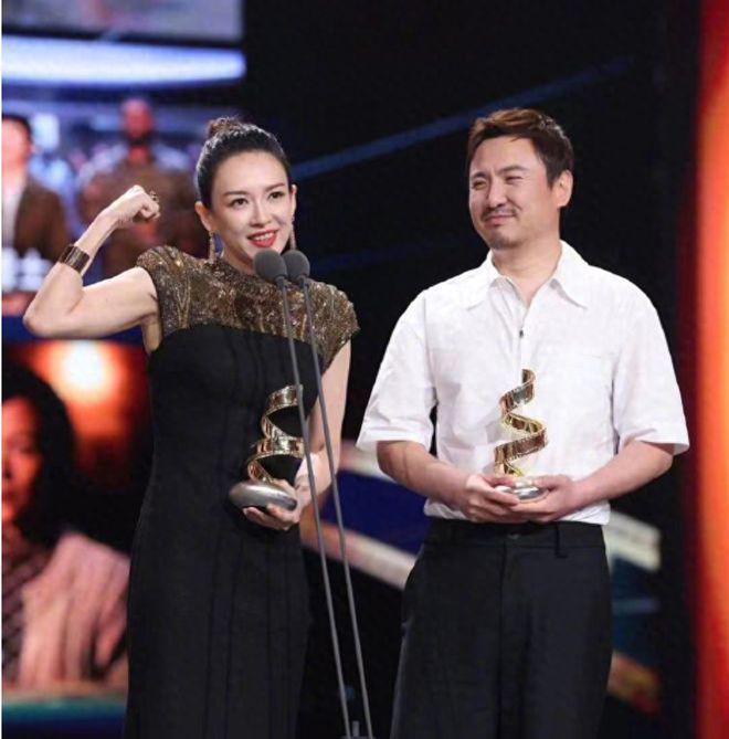 章子怡高圆圆罕见同框，两人同岁状态差距明显