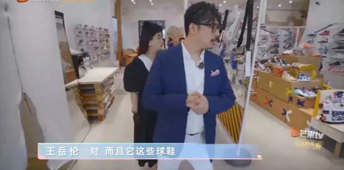 王岳伦首次回应离婚原因，哽咽到说不下去