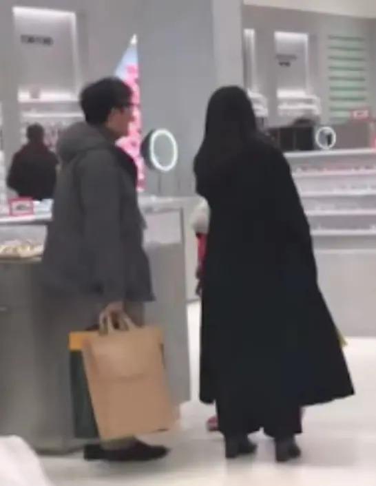王岳伦首次回应离婚原因，哽咽到说不下去