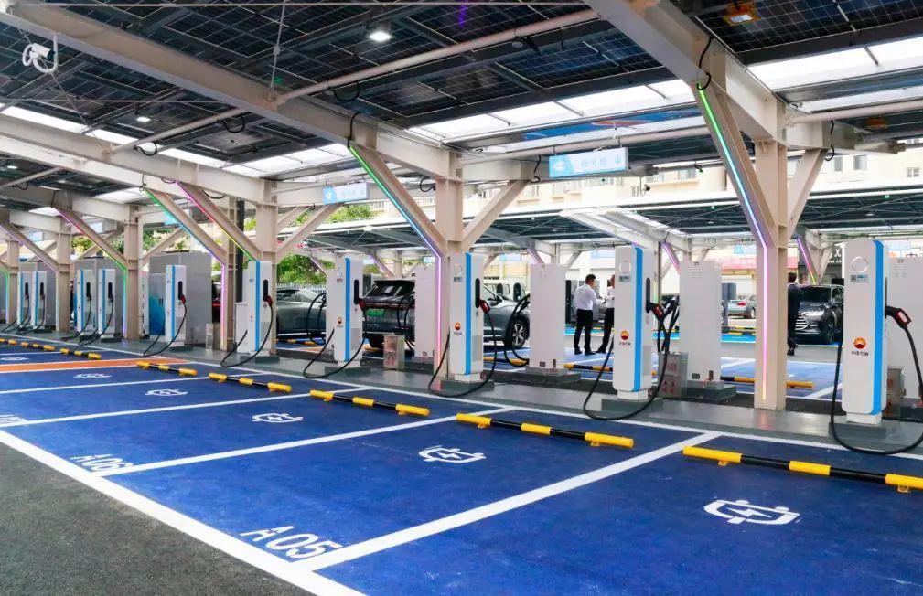 中石油首座“超级充电 便利店”综合示范站投运