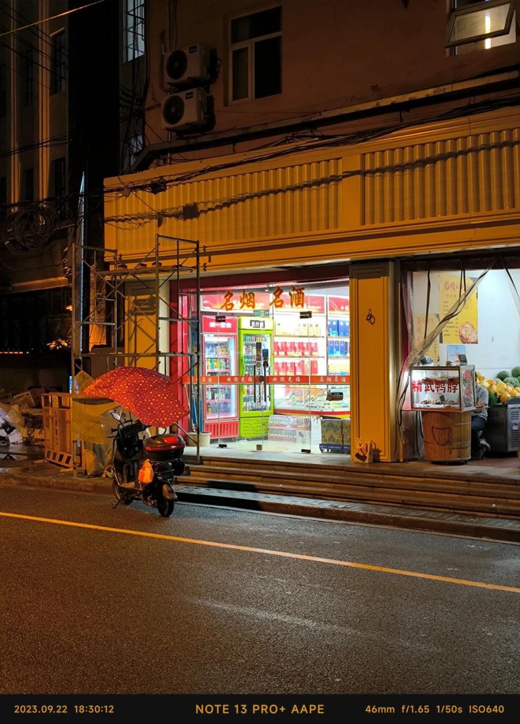 不到2000的红米用上2亿像素镜头，什么叫力大砖飞啊？