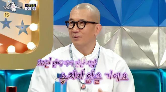 具俊晔晒最新耍酷照，倚靠在摩托车旁自拍，比以前更年轻了