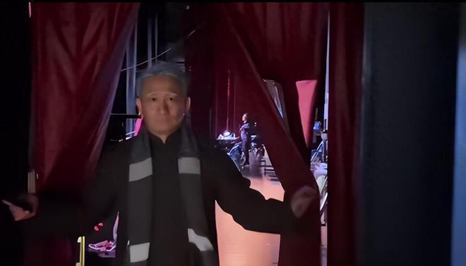 孙莉黄磊一家赴内蒙旅游，多多贴心帮妈妈化妆