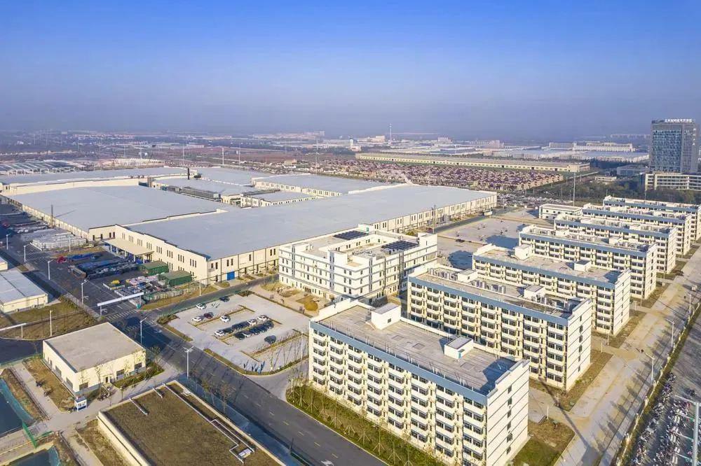 比亚迪动力电池二期项目首批量产产品下线，位于江苏盐城