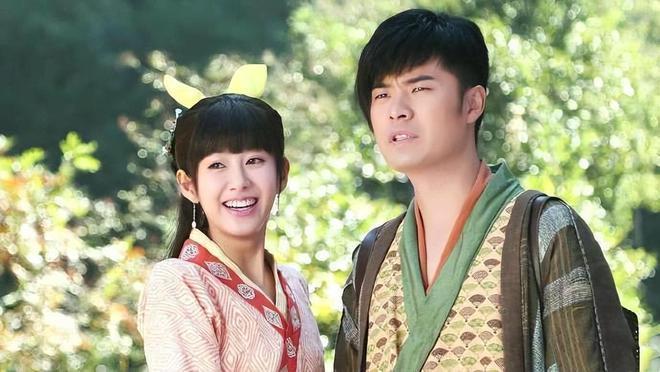 陈赫携家人现身看张子萱笑容宠溺 俩女儿穿姐妹装