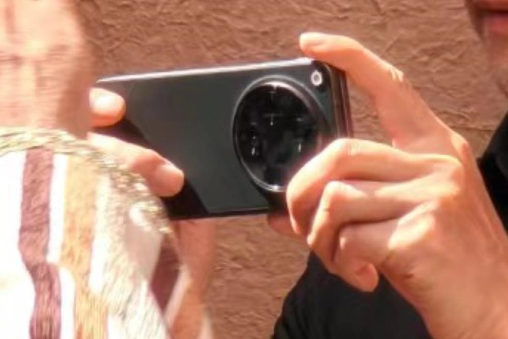 OPPO Find N3 折叠屏手机真机曝光：直边设计，提供静音拨片