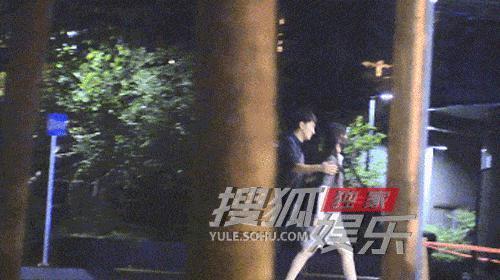 林更新再换新女友！两人牵手搂抱，女方肤白貌美像某爽