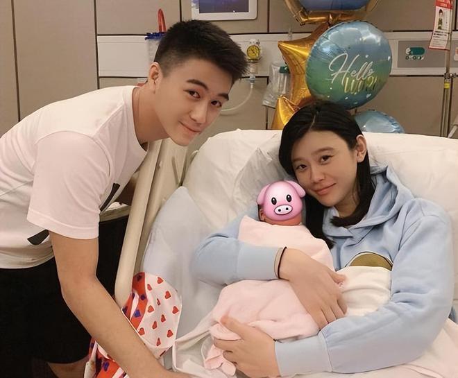 四太到上海帮奚梦瑶带娃 和保姆一起照顾孙子孙女