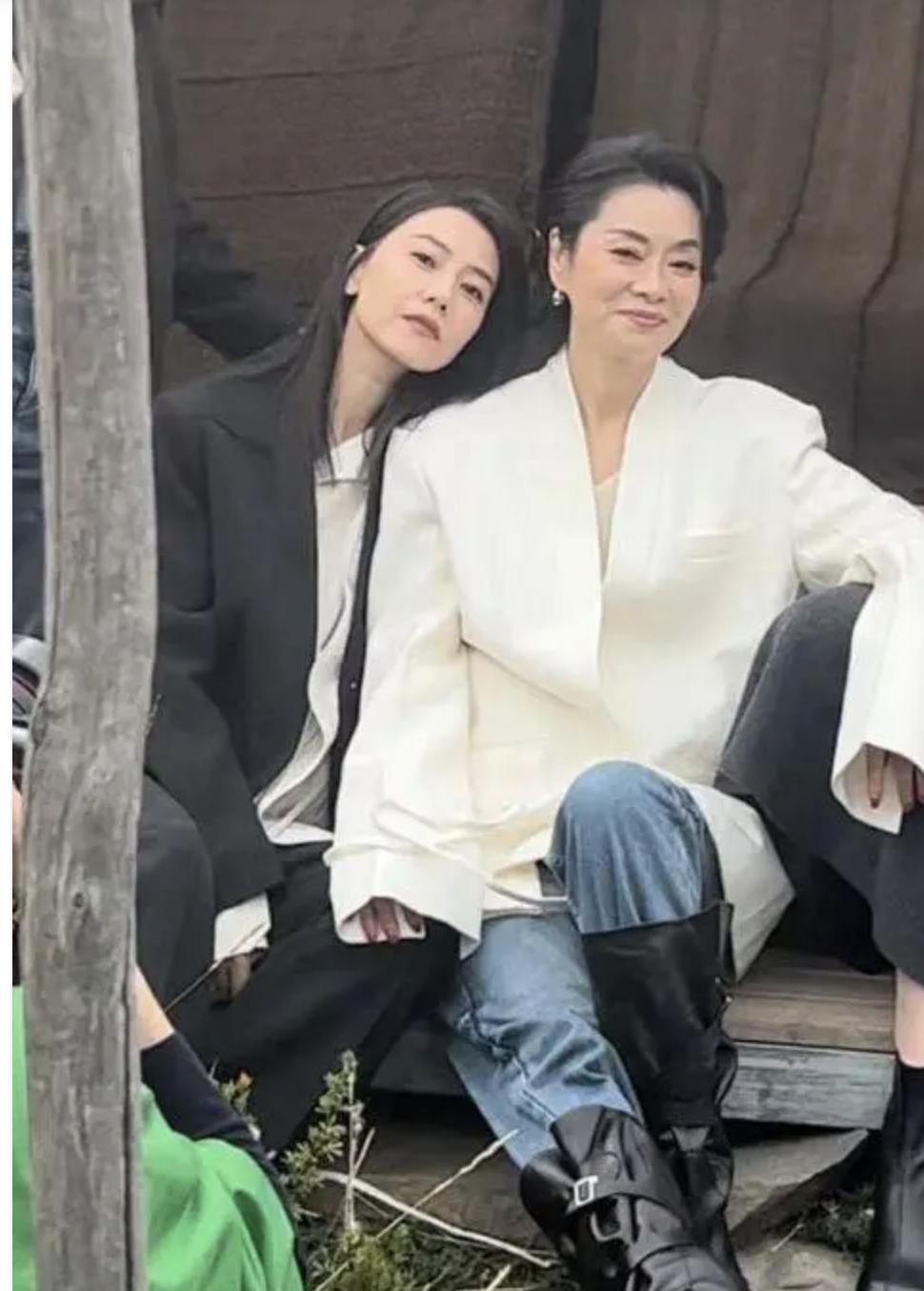 高圆圆毛阿敏文淇同框，状态一目了然，我直呼赵又廷有福气