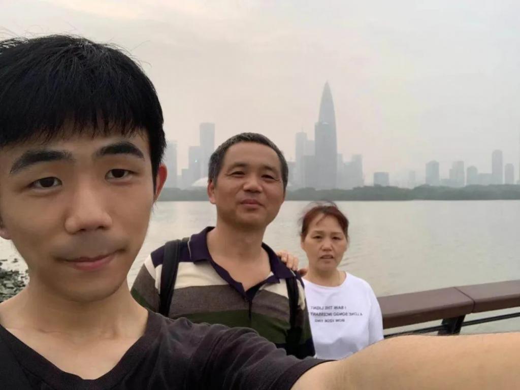 一夜爆红的少年，残酷的底层深圳