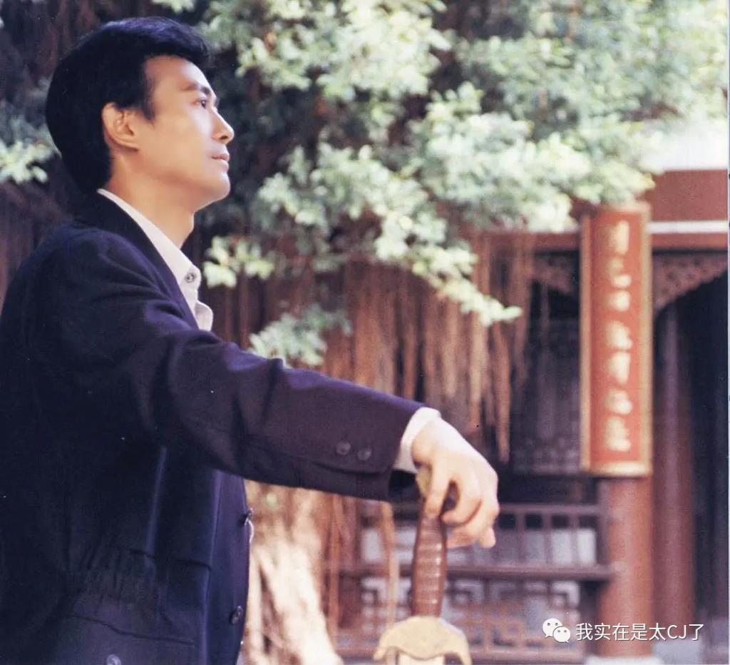 大女儿自杀离世，背后是父亲多情又薄情的一生