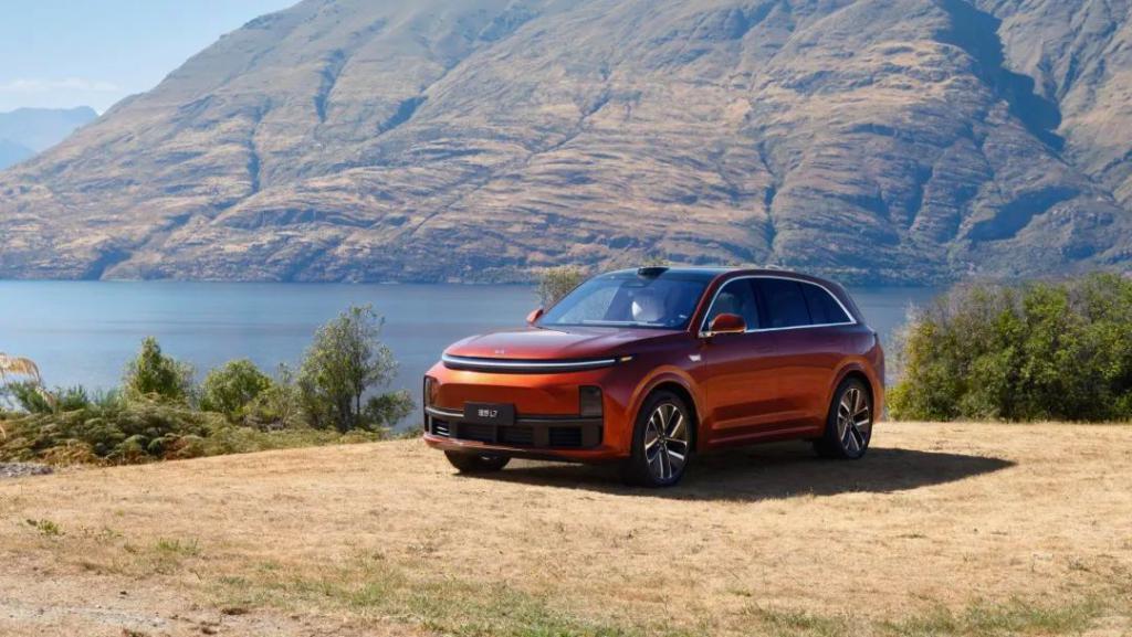 月订单超 5 万，华为问界新 M7 再次「打残」理想？