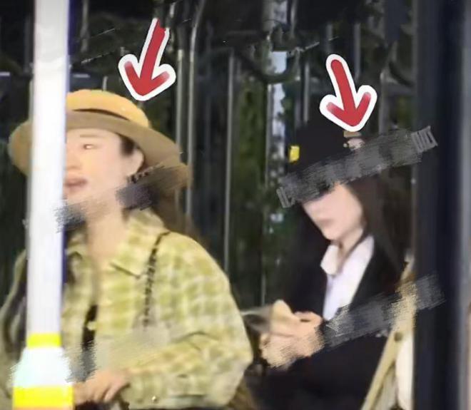 霍思燕夫妇与李小璐聚会，姐妹俩拥抱告别，嗯哼坐轮椅现身